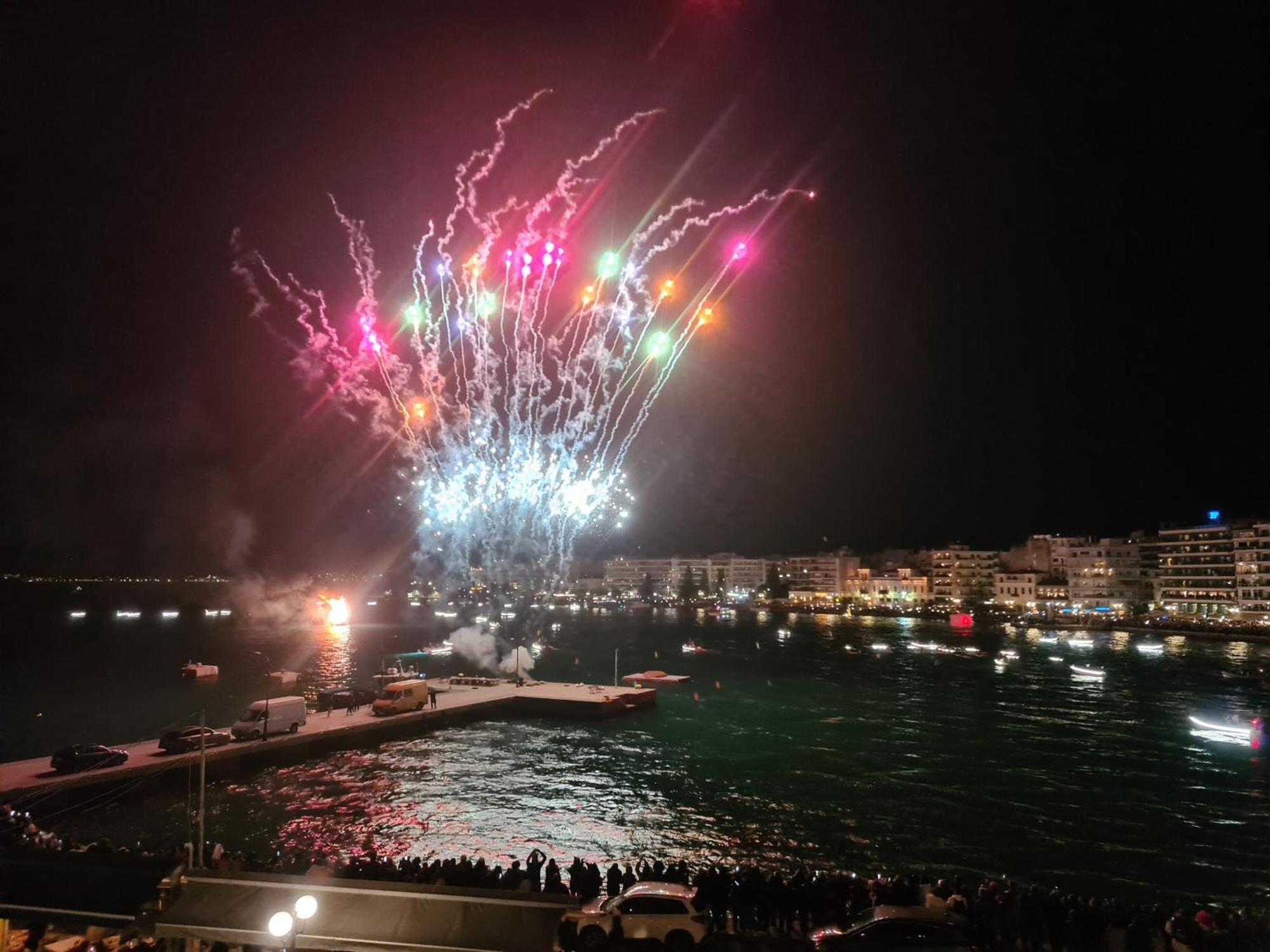 Debbies Διαμέρισμα Δίπλα Στο Νερό #2 ! Chalkís Dış mekan fotoğraf